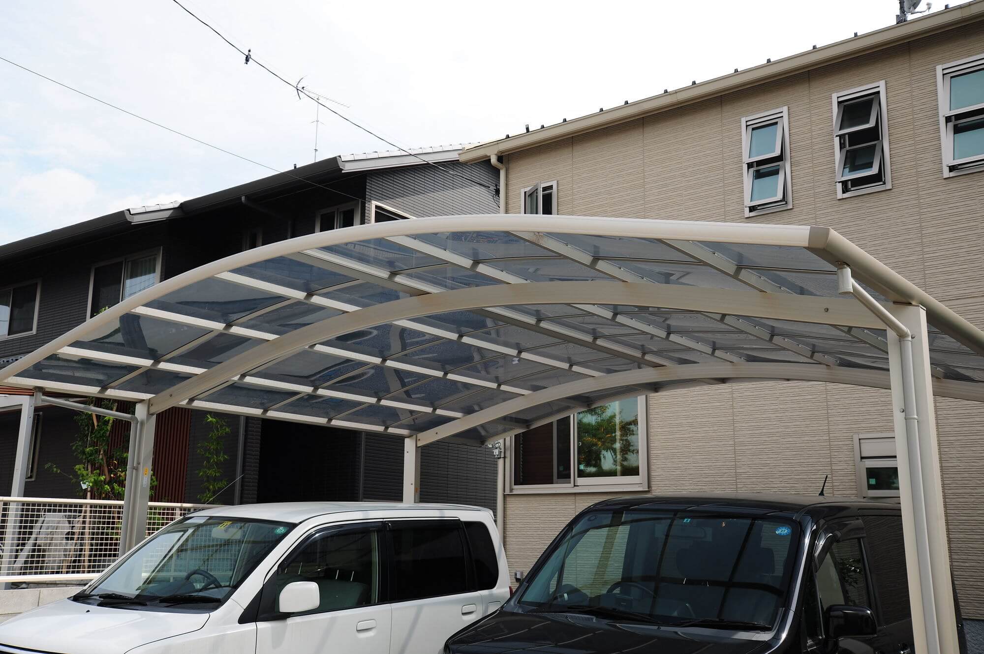 駐車場の外構工事費用まとめ!種類やおしゃれに魅せるコツも紹介