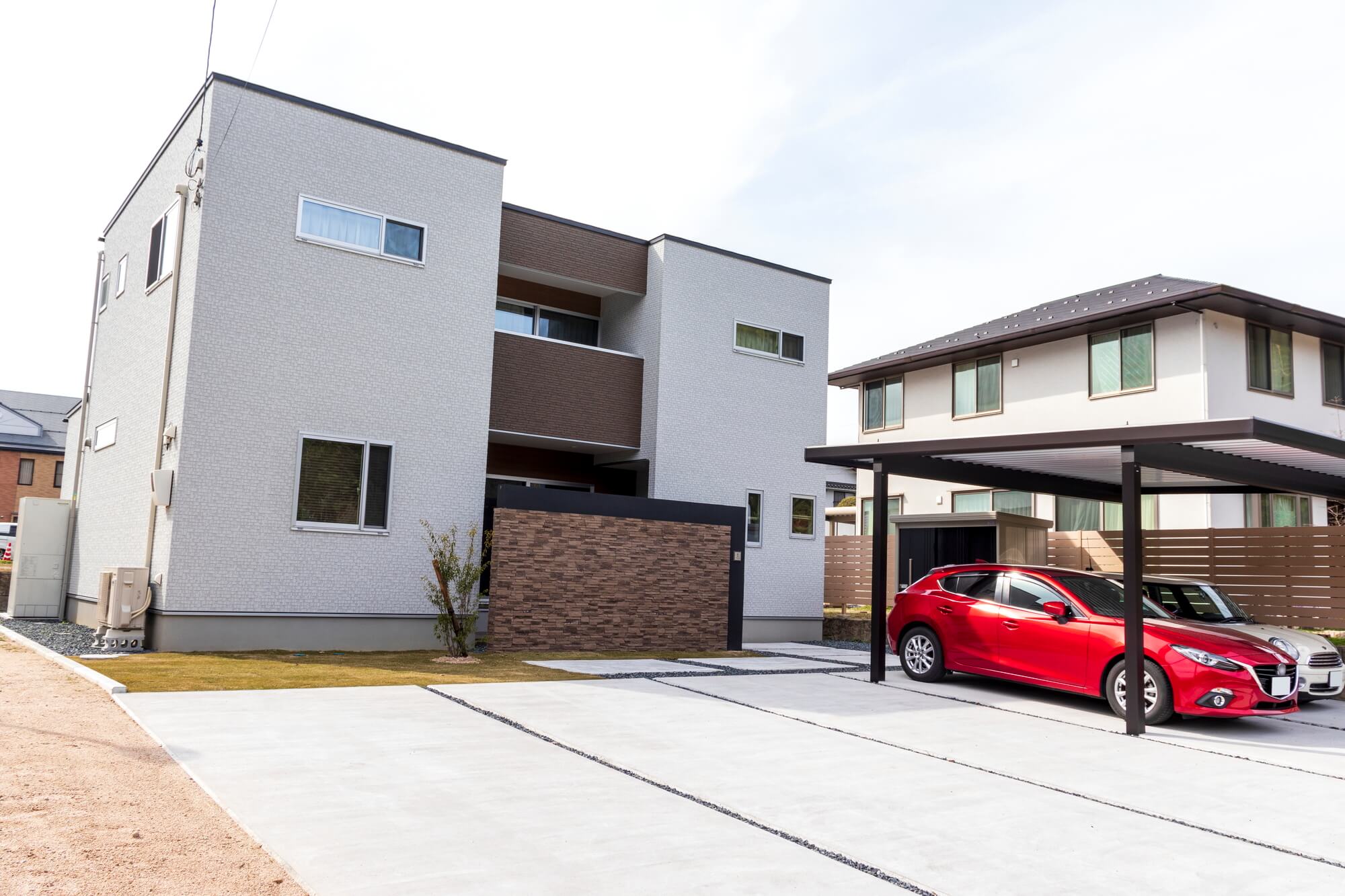 駐車場をコンクリートにする費用は？工事のメリットと注意点